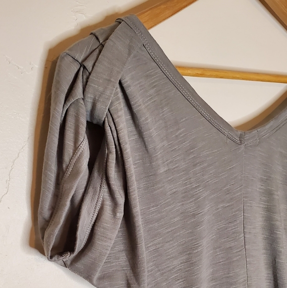 Light Gray Short Sleeve Tunic with Gathered Details - Picture 10 of 10